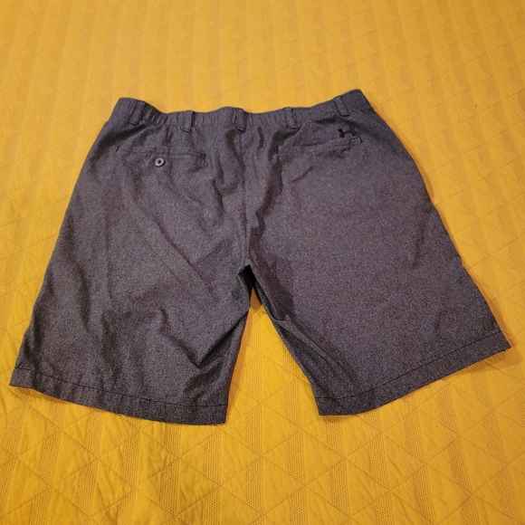 Men's Shorts. Under Armour Loose Heatgear - Picture 7 of 7